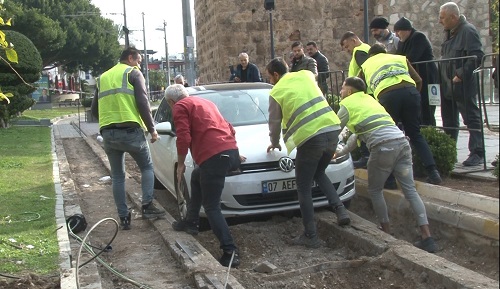 Foto - 3 günde çıkarıldı! Kafalar karıştı 'Bu araç buraya nasıl girdi?'