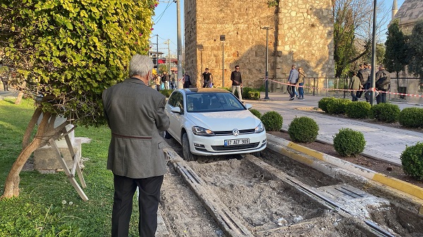 Foto - 3 günde çıkarıldı! Kafalar karıştı 'Bu araç buraya nasıl girdi?'