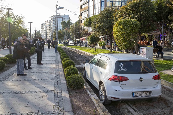 Foto - 3 günde çıkarıldı! Kafalar karıştı 'Bu araç buraya nasıl girdi?'