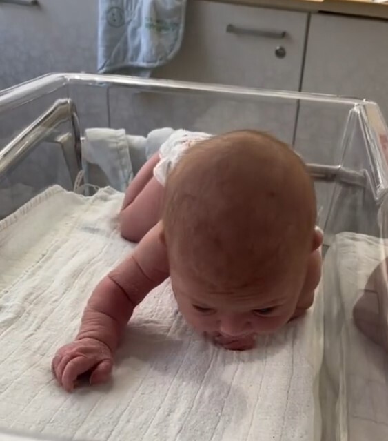 3 günlük yenidoğan bebek dünyayı hayrete düşürdü! Öyle şeyler yapıyor ki, kimse anlam veremiyor