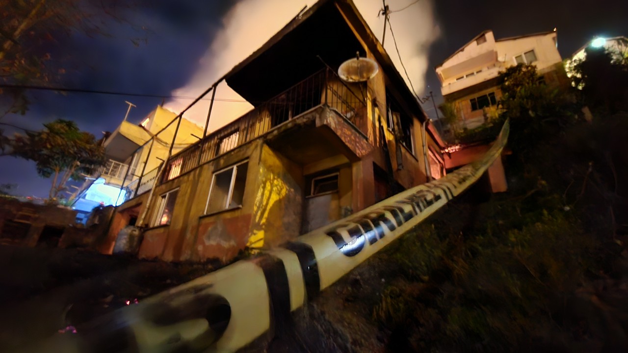 Foto - 3 katlı bina alevlere teslim oldu