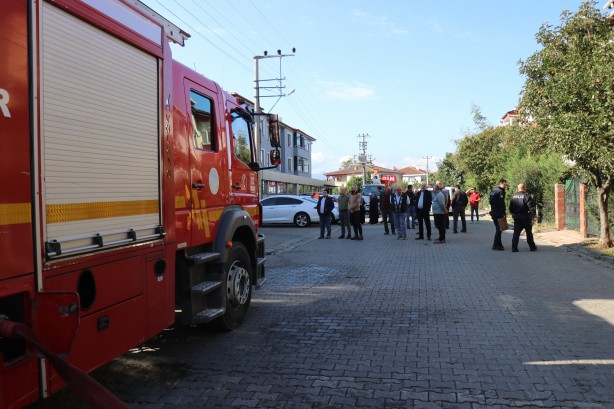 Foto - 3 katlı binanın çatısı yandı! Müdahale havadan görüntülendi