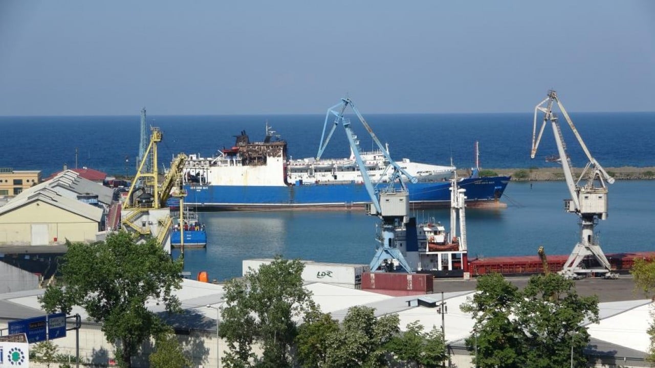 3 kez üst üste hedef alındı Dron saldırısına uğrayan gemi Trabzon’a geldi.