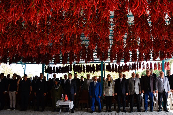 Foto - 3 kilogramlık kırmızı biber sepeti 30 bin liradan satıldı