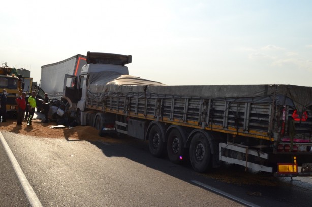 Foto - 3 kişinin öldüğü katliam gibi kazada tır sürücüsü tutuklandı