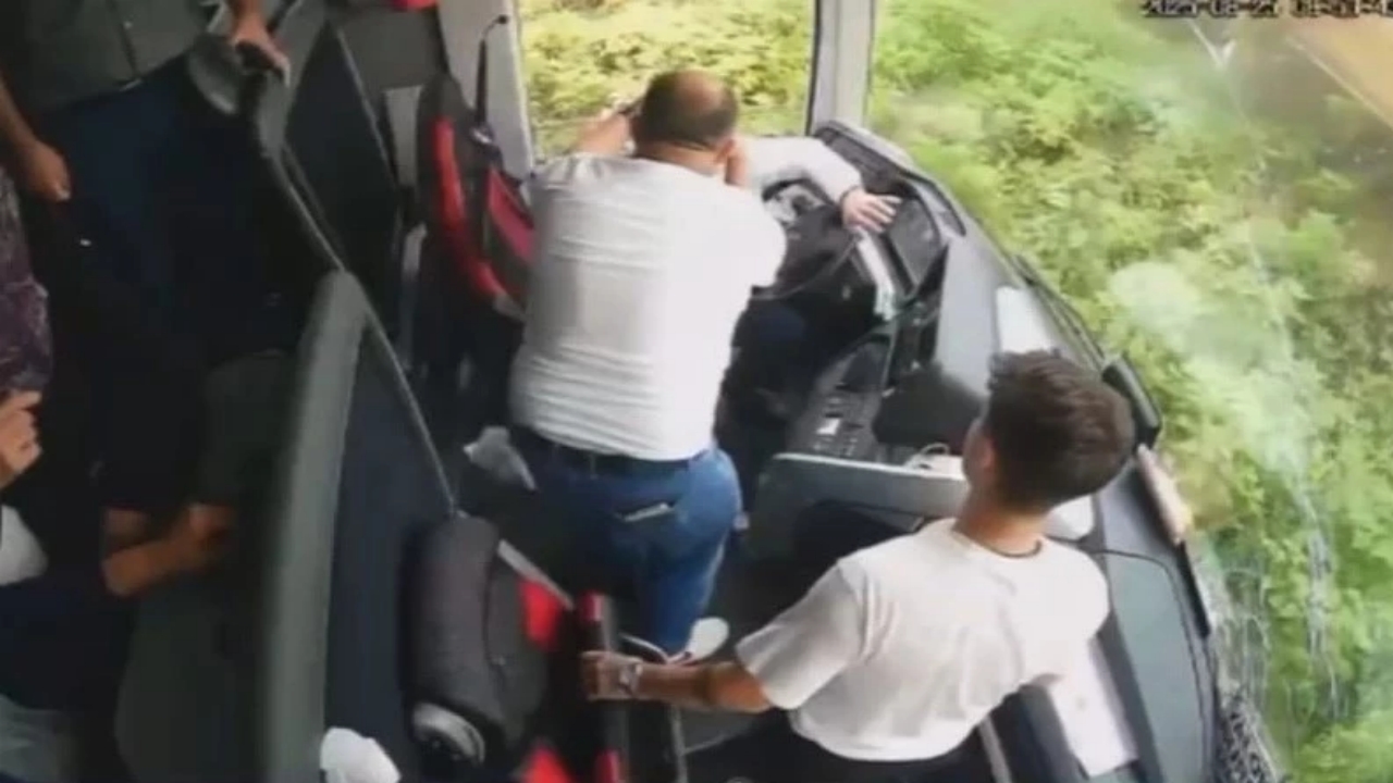 Foto - 3 kişinin öldüğü kazada yeni görüntüler ortaya çıktı! Şoför, olaydan saniyeler önce bakın ne yapmış