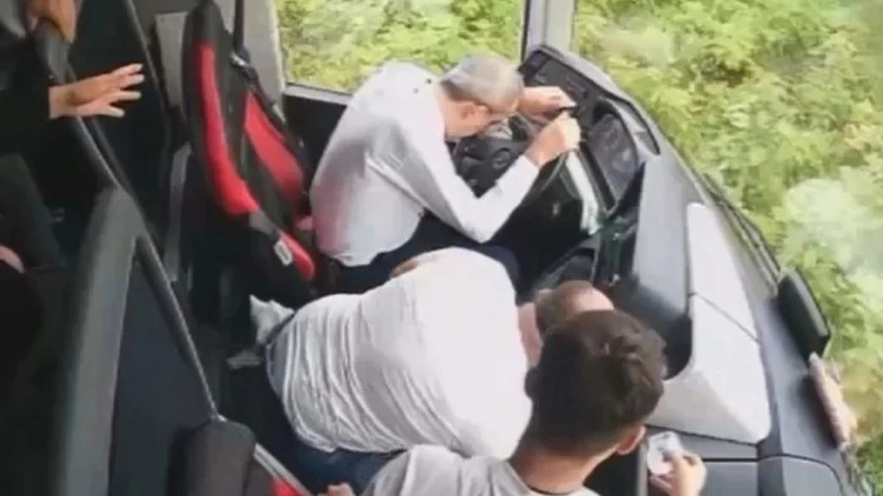 Foto - 3 kişinin öldüğü kazada yeni görüntüler ortaya çıktı! Şoför, olaydan saniyeler önce bakın ne yapmış