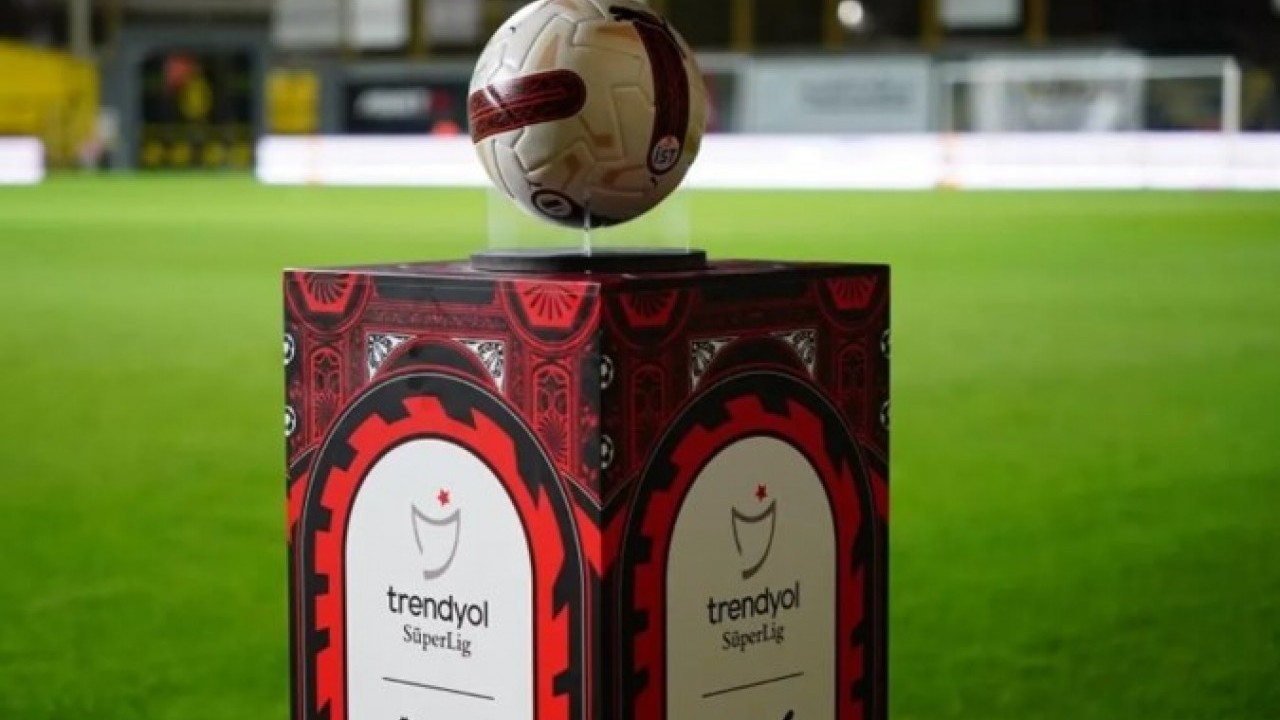 Foto - 3 puan farkla ipi göğüsleyecek! İşte yapay zekaya göre yeni sezonun şampiyonu