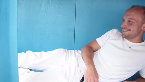 Foto - 3 saatte ev inşa etti!