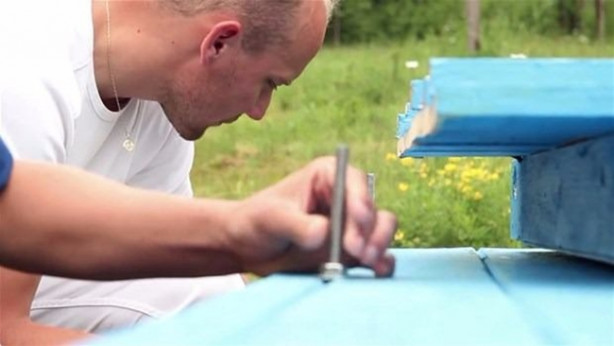 Foto - 3 saatte ev inşa etti!