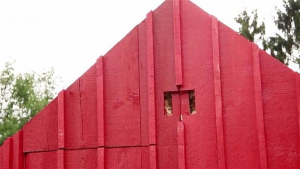 Foto - 3 saatte ev inşa etti!