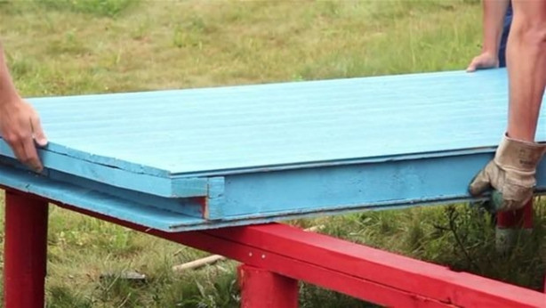 Foto - 3 saatte ev inşa etti!