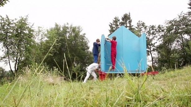 Foto - 3 saatte ev inşa etti!