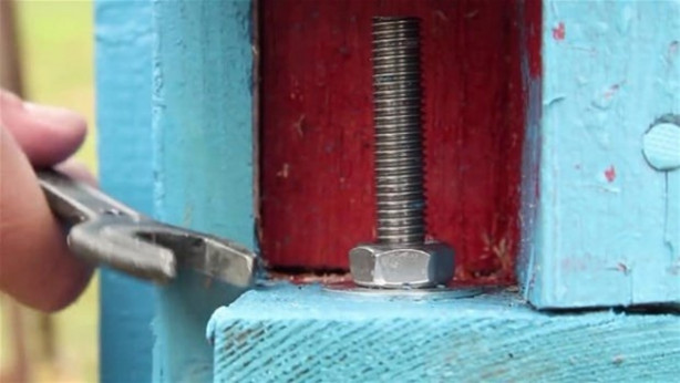 Foto - 3 saatte ev inşa etti!