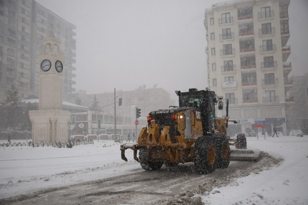Foto - 3 şehirde 1428 yerleşim birimine ulaşım sağlanamıyor