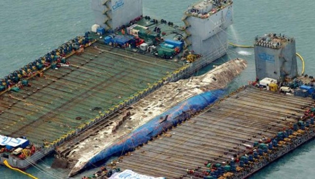 Foto - 3 sene önce batan dev gemi kıyıya çıkarıldı