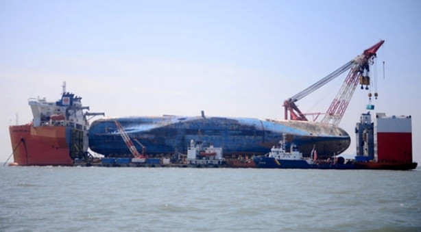 Foto - 3 sene önce batan dev gemi kıyıya çıkarıldı