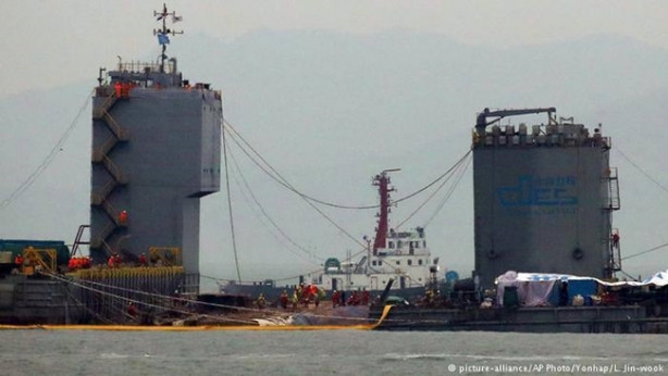 Foto - 3 sene önce batan dev gemi kıyıya çıkarıldı