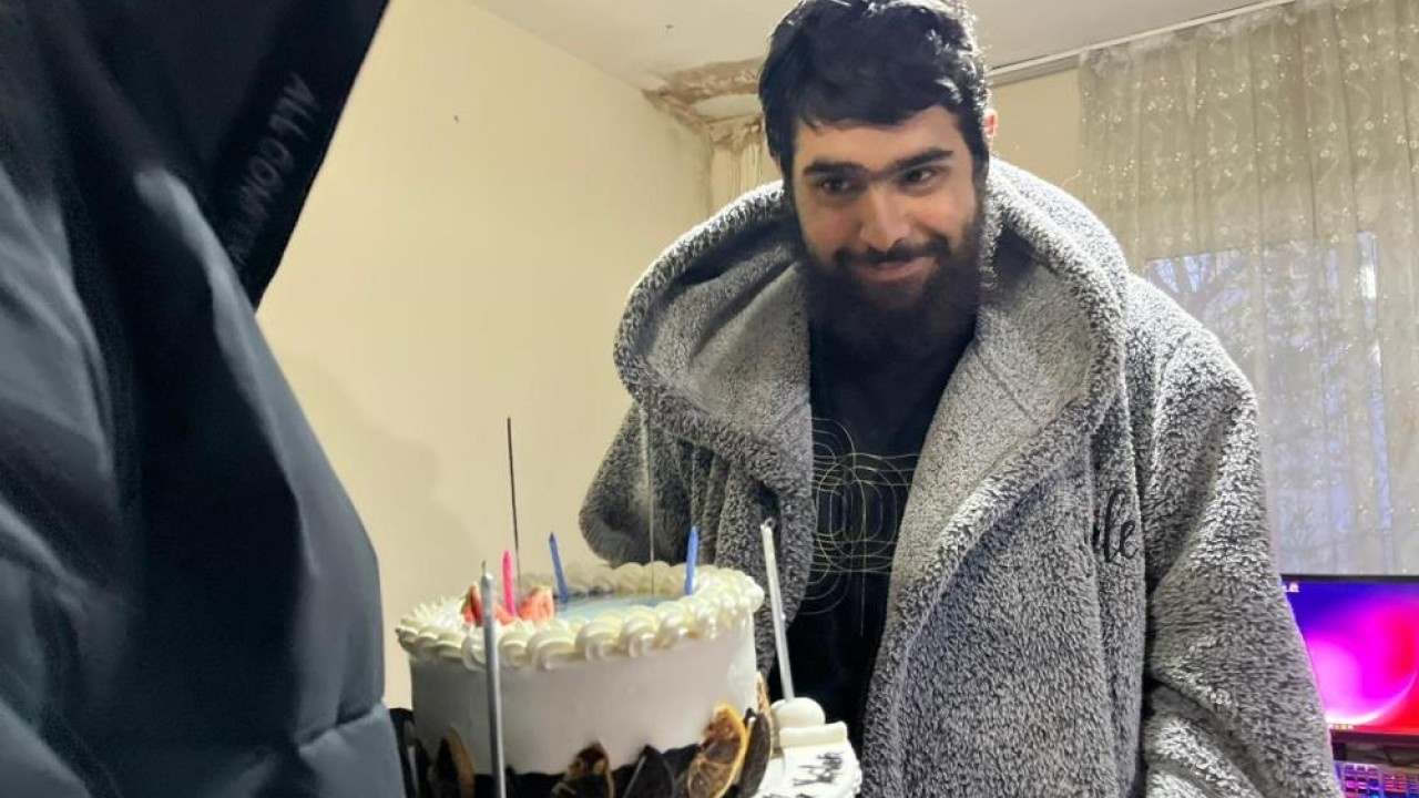 3 yıla yakın süre evden çıkmadı Bu defa da 25 yaşına bilgisayar başında girdi