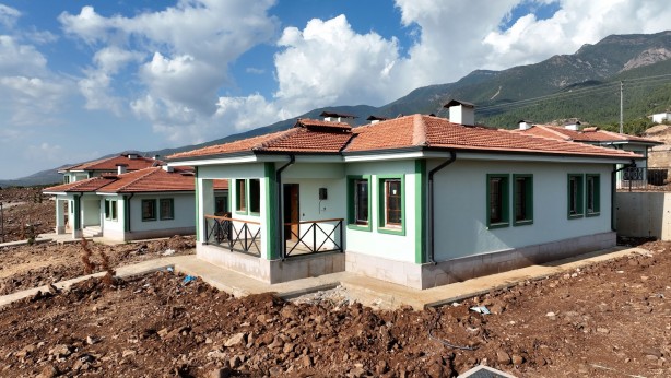 Foto - 30 bin tanesi daha teslime hazırlanıyor! Devletin görevi rakı değil bunları yapmak