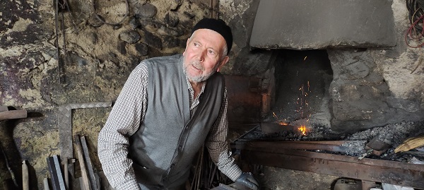 Foto - 30 köye tarım aleti yapıyor! 80 yaşında her gün 10 saat demir dövüyor