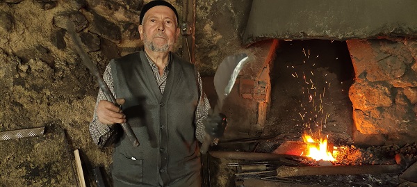 Foto - 30 köye tarım aleti yapıyor! 80 yaşında her gün 10 saat demir dövüyor