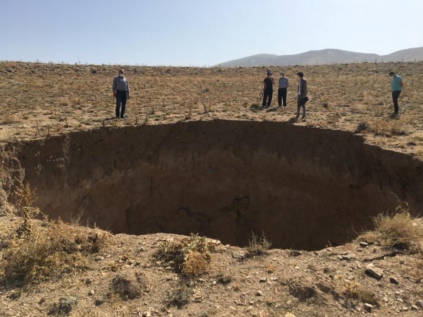 Foto - 30 metrelik obruk korkuttu! Vatandaşlar tedirgin