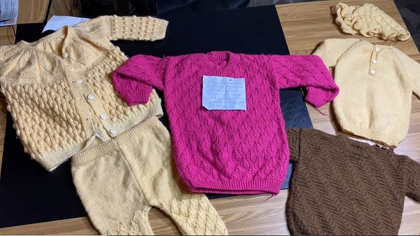 30 sene önce ördü depremzedelere bağışladı! Kıyafetlerin arasından çıkan notta bakın ne yazıyor