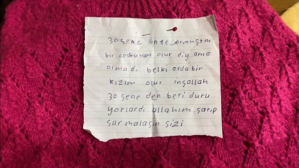 Foto - 30 sene önce ördü depremzedelere bağışladı! Kıyafetlerin arasından çıkan notta bakın ne yazıyor