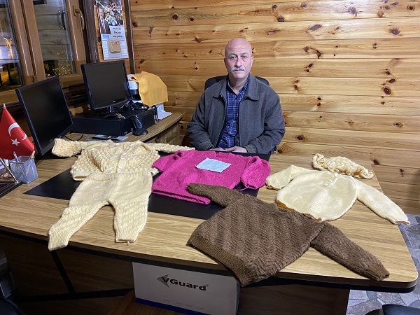 Foto - 30 sene önce ördü depremzedelere bağışladı! Kıyafetlerin arasından çıkan notta bakın ne yazıyor