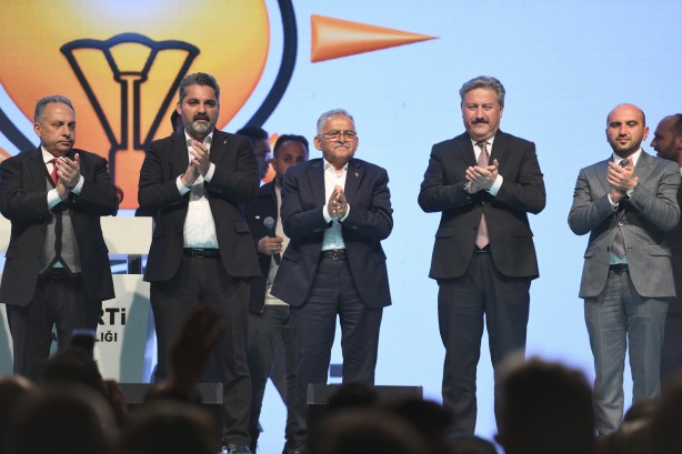 Foto - 30 yıl önce siyasete başladı! O başkan tüm ilçelerde en çok oyu alan büyükşehir adayı oldu!