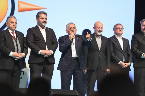 Foto - 30 yıl önce siyasete başladı! O başkan tüm ilçelerde en çok oyu alan büyükşehir adayı oldu!