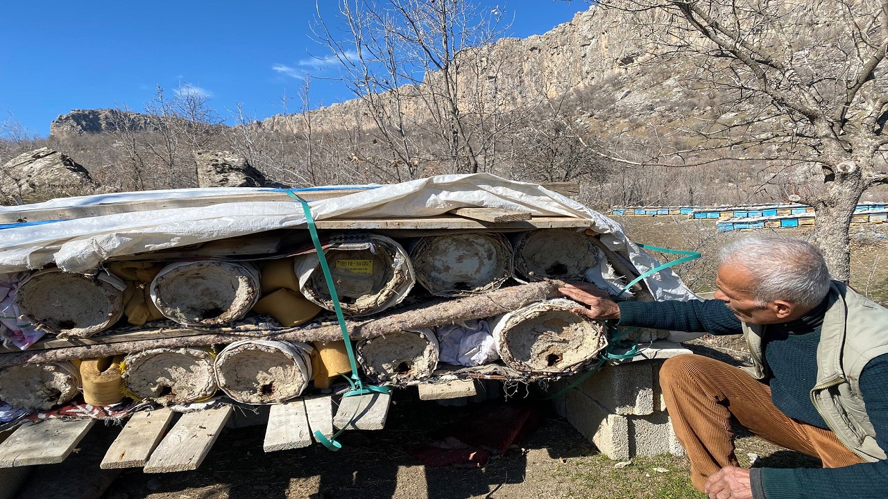 30 yıldır bu işi yapıyor! En kaliteli bal için ömrünü adadı