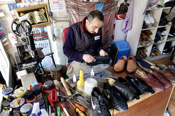 30 yıldır kanarya sesleri arasında mesleğini sürdürüyor