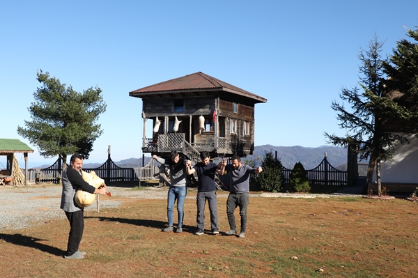 30 yıldır mesleğini gelecek nesillere aktarıyor!