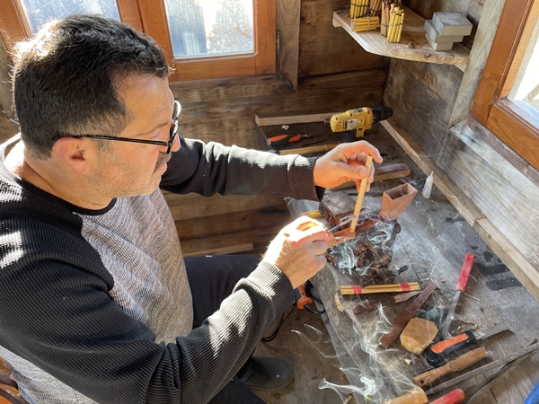 Foto - 30 yıldır mesleğini gelecek nesillere aktarıyor!