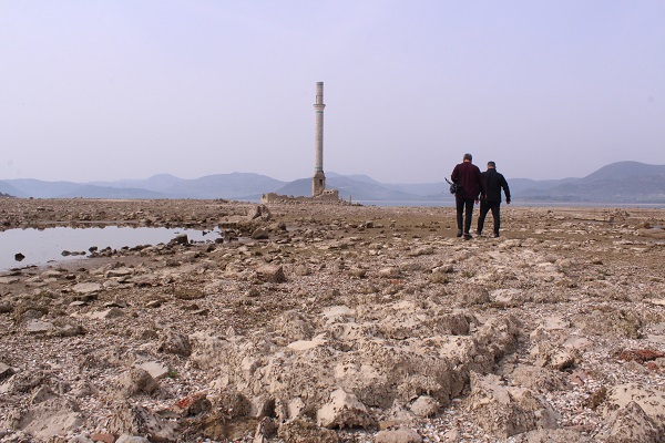 Foto - 300 günlük su kaldı! Sular çekildi minare böyle ortaya çıktı