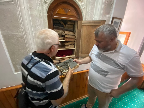 Foto - 300 yıldır muhafaza ediliyor! Kur’an-ı Kerim’in kapağındaki zincirin sırrı ne? 