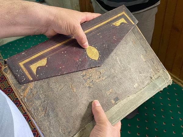 Foto - 300 yıldır muhafaza ediliyor! Kur’an-ı Kerim’in kapağındaki zincirin sırrı ne? 