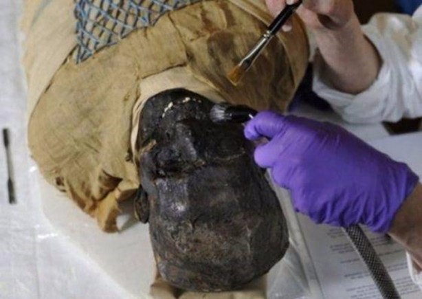 Foto - 300 yıllık ceset 1 saatte çürüdü