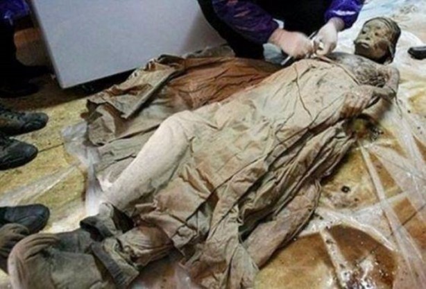 Foto - 300 yıllık ceset 1 saatte çürüdü