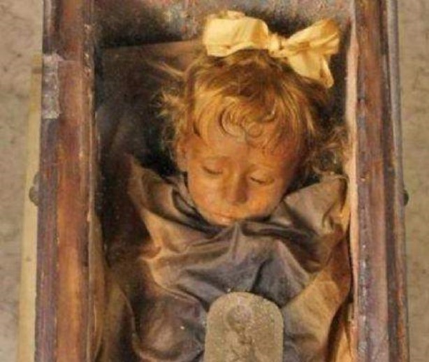 Foto - 300 yıllık ceset 1 saatte çürüdü