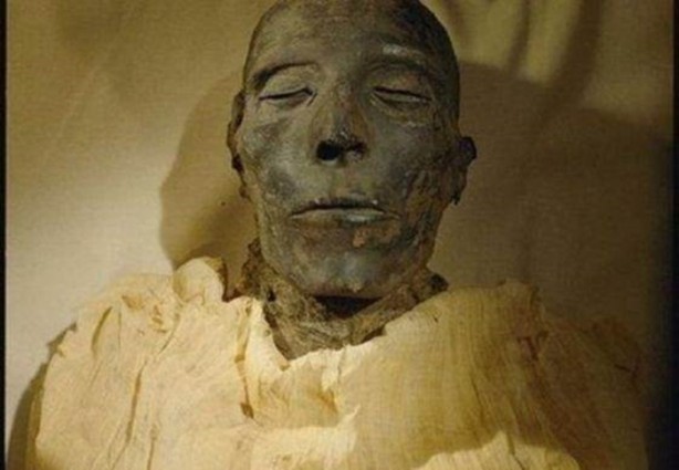 Foto - 300 yıllık ceset 1 saatte çürüdü