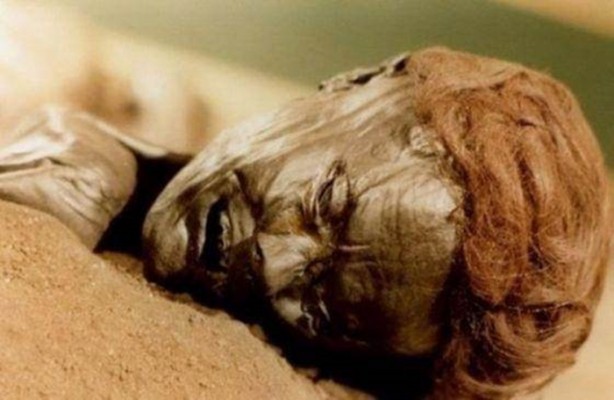 Foto - 300 yıllık ceset 1 saatte çürüdü