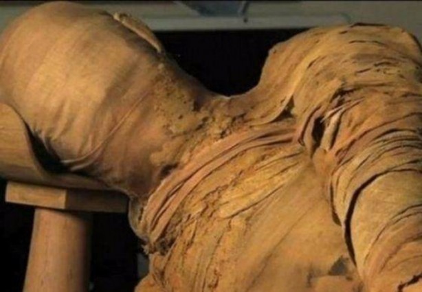 Foto - 300 yıllık ceset 1 saatte çürüdü