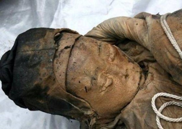 Foto - 300 yıllık ceset 1 saatte çürüdü