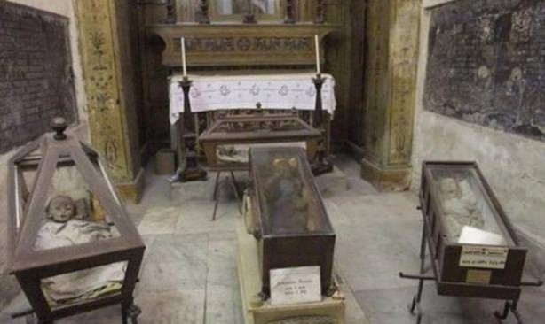 Foto - 300 yıllık ceset 1 saatte çürüdü