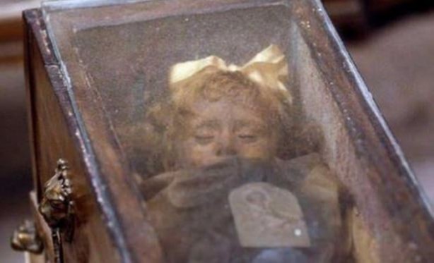 Foto - 300 yıllık ceset 1 saatte çürüdü