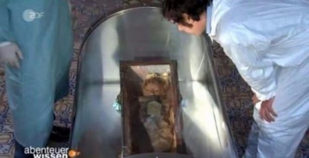 Foto - 300 yıllık ceset 1 saatte çürüdü