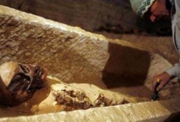 Foto - 300 yıllık ceset 1 saatte çürüdü